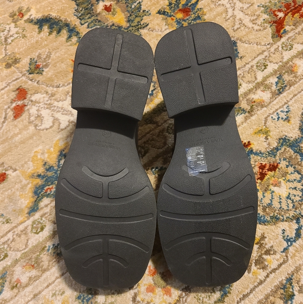 Vagabond Black Loafers - Picture 8 of 11